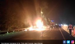 Bus Tabrak Kendaraan Pribadi Hingga Terbakar, Jasa Marga Beri Peringatan! - JPNN.com