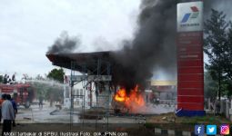 Mobil Terbakar di SPBU, karena Power Bank? - JPNN.com