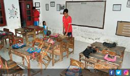 Butuh Perbaikan, Halaman Sekolah SD ini Kerap Tergenang Air - JPNN.com