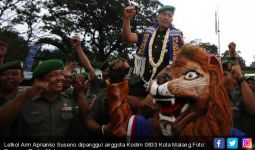 Diiringi Lagu-lagu Arema, Letkol Aprinko Menitikkan Air Mata - JPNN.com