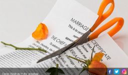 14 Tahun Menikah, Cerai karena Facebook - JPNN.com