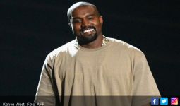 Kanye West Kepergok Bareng Cewek Tak Bercelana, Selingkuh Bro? - JPNN.com