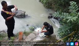 Orok Bayi Dibuang di Pinggiran Sungai, Duh Tega Benar... - JPNN.com