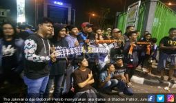 Dedengkot Viking Apresiasi Aksi 1000 Lilin Bobotoh-Jakmania di Bekasi - JPNN.com