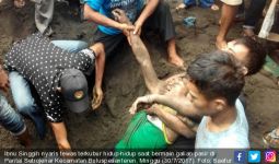 Main Galian Pasir di Pantai, Tiba-tiba Ombak Datang, Ya Ampuuun - JPNN.com