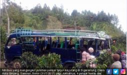 Bus Pelajar Terjun ke Jurang Sedalam 20 Meter, 4 Tewas, 7 Kritis, Ini Fotonya... - JPNN.com