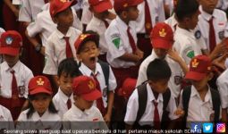 Senin Wajib Nyanyikan Indonesia Raya Tiga Stanza - JPNN.com