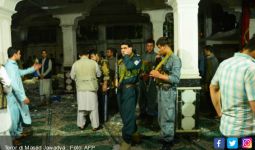 Penjaga Masjid Ditembak, Jemaah Sedang Salat Dilempari Granat - JPNN.com