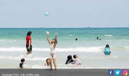 Fakta di Balik Foto Ahok Pulang Kampung Berenang di Pantai - JPNN.com