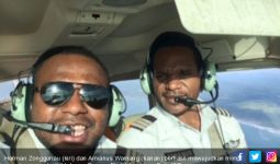 Nih Lihat, Dua Pilot Muda Papua Ikut Ramaikan Dunia Penerbangan - JPNN.com