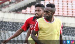 Persipura Lepas Ricky Kayame ke Persebaya - JPNN.com