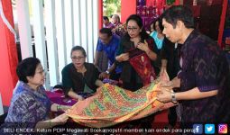 Kejutkan Pengunjung Buleleng Festival, Megawati Borong Kain Endek - JPNN.com