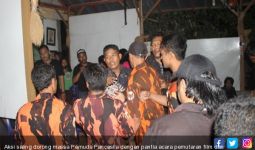 Tegang! Pemuda Pancasila Geruduk Diskusi Wiji Thukul, Diwarnai Bentrokan - JPNN.com