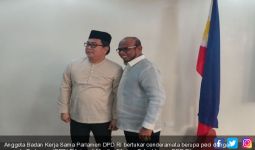 Heboh, Tukar Haji dan Peci Anggota DPD RI dan DPR Filipina - JPNN.com