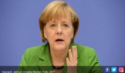 Angela Merkel Gemetar Tak Terkendali, Nyaris Pingsan - JPNN.com