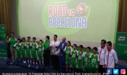 Menpora Lepas 10 Pesepak Bola Cilik yang akan Berlatih Teknik ke Barcelona - JPNN.com