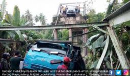 Jembatan Kayugadang Ambruk, Warga Minta Aktivitas Truk Sertukil Disetop - JPNN.com