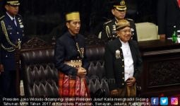 Unik, Makna Penting Jokowi-JK Mengenakan Pakaian Adat - JPNN.com