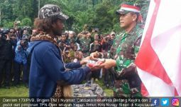 Turun Gunung, 77 Mantan Anggota OPM Kembali ke NKRI - JPNN.com