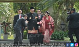 Berkesan! Pak SBY Datang, Staf Istana Langsung Cium Tangan - JPNN.com