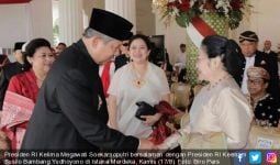 Pak SBY dan Bu Mega Bersalaman Lagi Jadi Kado Termanis HUT RI - JPNN.com