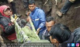 Rayakan HUT RI di Puncak Gunung Kerinci, Pendaki Jatuh ke Jurang - JPNN.com