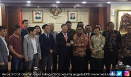 Ketua DPD RI Terima Demokrasi Award - JPNN.com