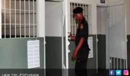 Duel di Lapas, Tahanan Tertusuk Gunting - JPNN.com