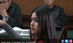 Model Cantik Surabaya Ini Bantah Lempar Gelas ke Saingannya - JPNN.com
