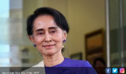 Bom Molotov Meledak di Rumah Aung San Suu Kyi - JPNN.com