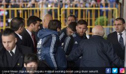 Lihat Lionel Messi Hibur Bocah yang Diusir Sekuriti - JPNN.com