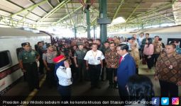 Presiden Jokowi Naik Kereta Api Khusus ke Sukabumi - JPNN.com