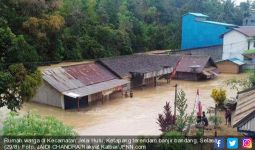 Banjir Bandang, Puluhan Rumah Hanyut - JPNN.com