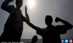 Belasan Anggota Geng Motor Keroyok Dua Pemuda hingga Tak Sadarkan Diri - JPNN.com