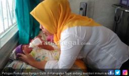 Astaga, Bayi Bertali Pusar Dibuang di Depan Rumah Warga - JPNN.com