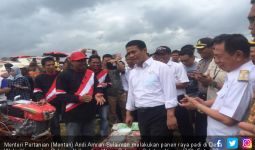 Beras Surplus, Mentan Dapat Gelar Sebagai Penyelamat Petani - JPNN.com