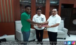 Yabes Roni Terima Bonus Dari Gubernur dan Bank NTT - JPNN.com