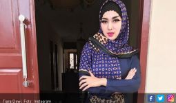 Bercerai, Tiara Dewi Pastikan Tak Bakal Lepas Hijab - JPNN.com