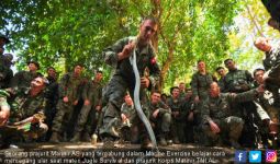 Latihan Bersama, TNI AL Latih Marinir AS Tangkap Ular - JPNN.com