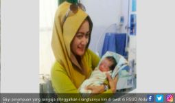 Hayo, Bayi Siapa Ini Ditinggal di Musalla - JPNN.com