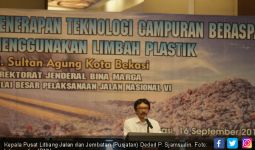 Manfaatkan Limbah Plastik untuk Pembangunan Jalan - JPNN.com