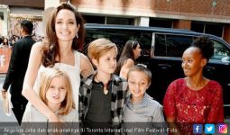 Angelina Jolie Kesulitan urus 6 Anak Tanpa Brad Pitt - JPNN.com