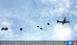 Pasukan Khusus TNI Terjun Tempur dari Ketinggian 1.000 Feet - JPNN.com