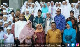 Ketika Ketua MPR Menghibur Santri Korban Konflik Aceh - JPNN.com