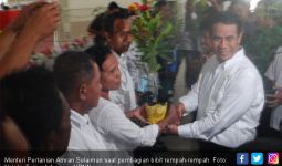 Mentan: Warga Maluku Jangan Hanya di Balik Sarung! - JPNN.com
