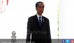Jokowi Tantang Siapa yang Mau jadi Presiden Naik ke Panggung - JPNN.com