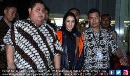 Rita Widyasari Ditahan KPK, Tetap Senyum Manis - JPNN.com