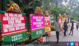 Balai Kota Penuh Bunga, Pendukung Anies: Ahoker Sakit Lagi - JPNN.com