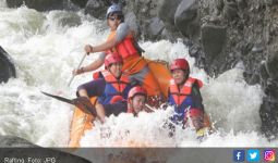 Pesona Sungai Way Besay di Bamboo Rafting Tournament 2017 - JPNN.com