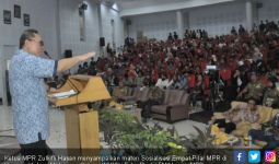 Ketua MPR dan Mahasiswa Tetap Semangat Meski Gerah - JPNN.com